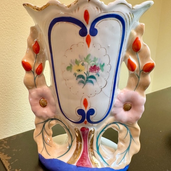 ANTIQUE, ART NOUVEAU, FRENCH, WHITE CERAMIC BUD VASE. HAND PAINTED COLORS. - Picture 5 of 10